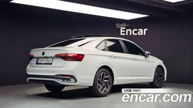 Volkswagen Jetta 2023 — ფოტო 2/20