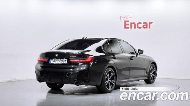 BMW 3 Series 2023 — Photo 14/31