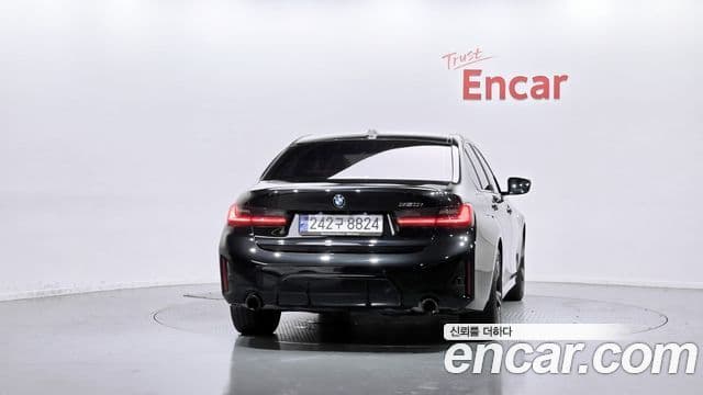 BMW 3 Series 2023 — Photo 19/31
