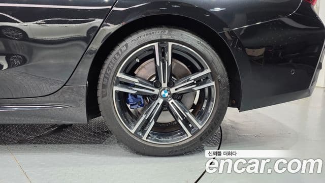 BMW 3 Series 2023 — Photo 8/31