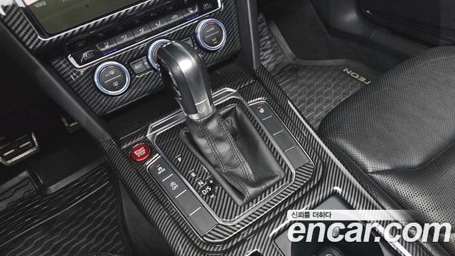 Volkswagen Arteon 2018 — ფოტო 8/20