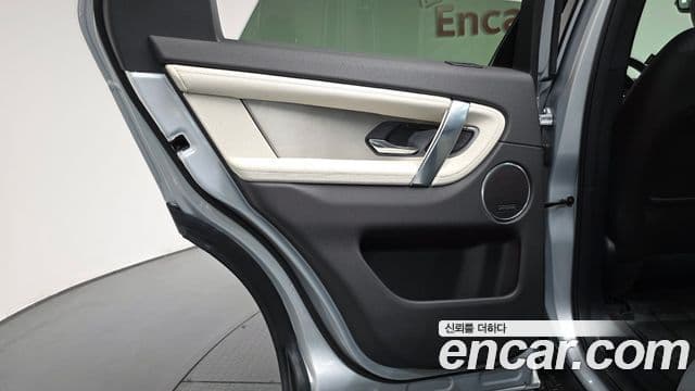Land Rover Discovery Sport 2024 — Photo 24/33