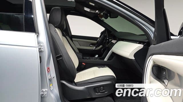 Land Rover Discovery Sport 2024 — Photo 8/33