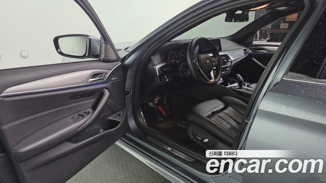 BMW 5 Series 2018 — ფოტო 10/20