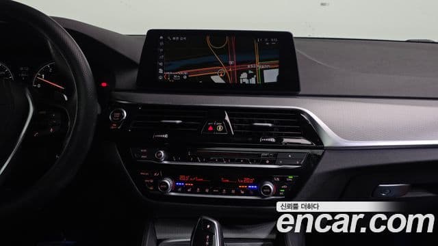 BMW 5 Series 2018 — ფოტო 12/20