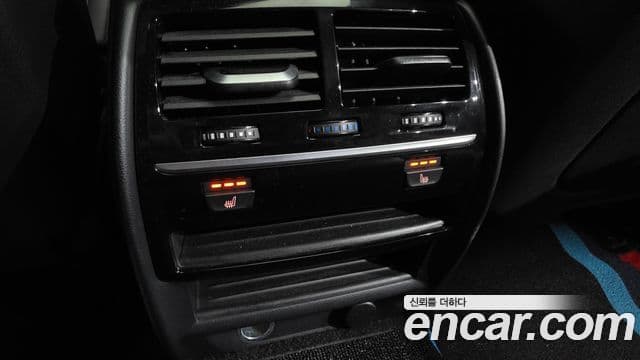 BMW 5 Series 2018 — ფოტო 18/20