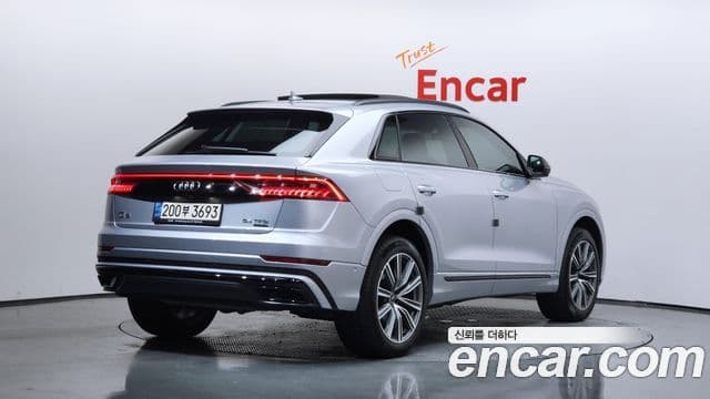 Audi Q7 2021 — Şəkil 1/20