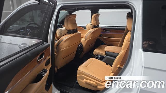Jeep Grand Cherokee 2023 — Фото 11/20