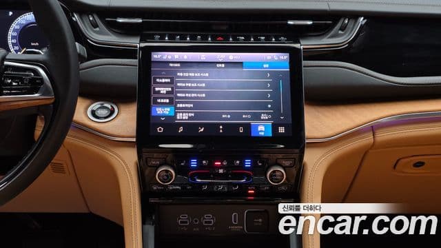 Jeep Grand Cherokee 2023 — Фото 17/20