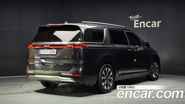 Kia Carnival 2022 — ფოტო 2/20