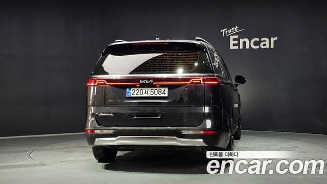 Kia Carnival 2022 — ფოტო 4/20