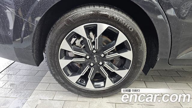 Kia Carnival 2022 — ფოტო 5/20