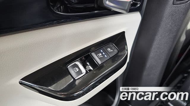 Kia Carnival 2022 — ფოტო 19/20