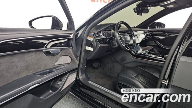 Audi A8 2021 — ფოტო 10/20