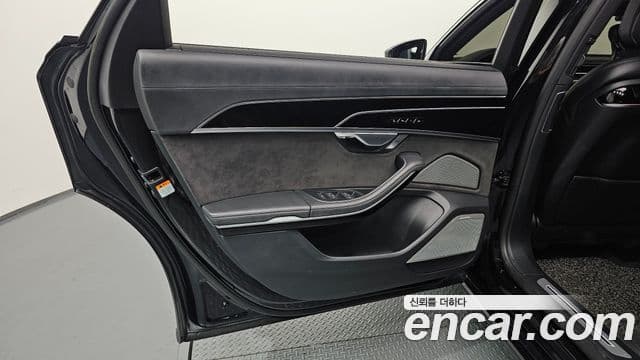 Audi A8 2021 — Photo 33/38