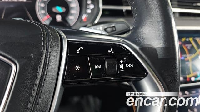 Audi A8 2021 — Photo 22/38