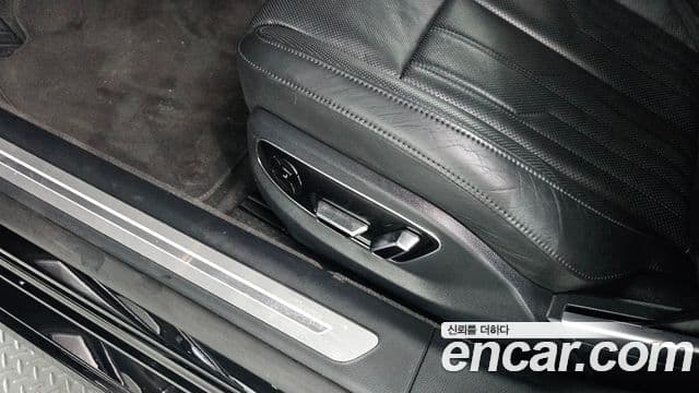 Audi A8 2021 — Photo 3/38