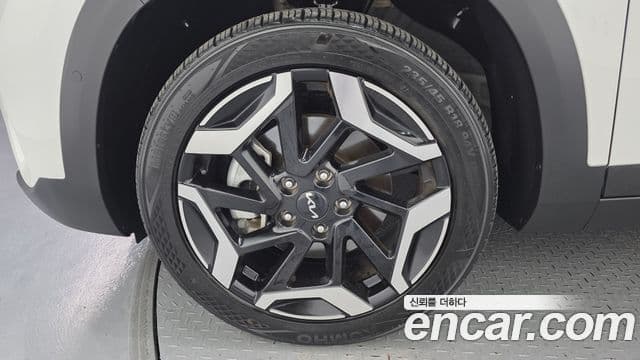 Kia Seltos 2023 — ფოტო 5/20
