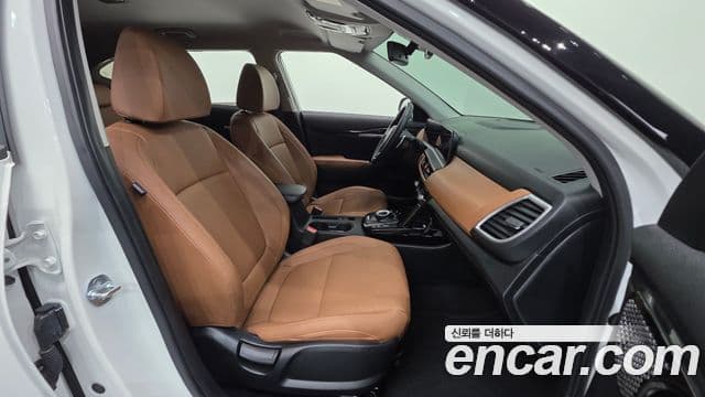 Kia Seltos 2023 — ფოტო 10/20