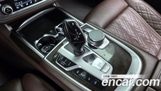 BMW 7 Series 2020 — ფოტო 7/20