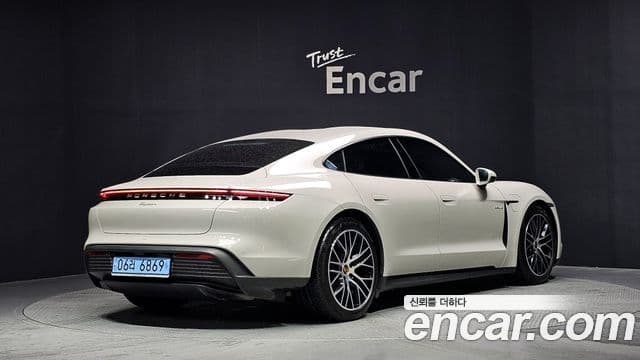 Porsche Taycan 2023 — Şəkil 17/20