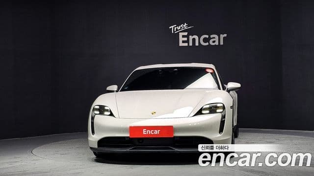Porsche Taycan 2023 — Şəkil 11/20