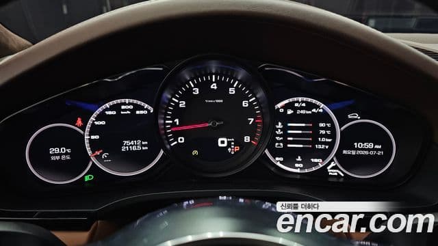 Porsche Cayenne 2019 — ფოტო 8/20