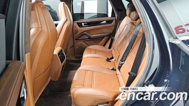 Porsche Cayenne 2019 — ფოტო 12/20