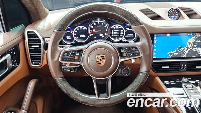 Porsche Cayenne 2019 — ფოტო 13/20
