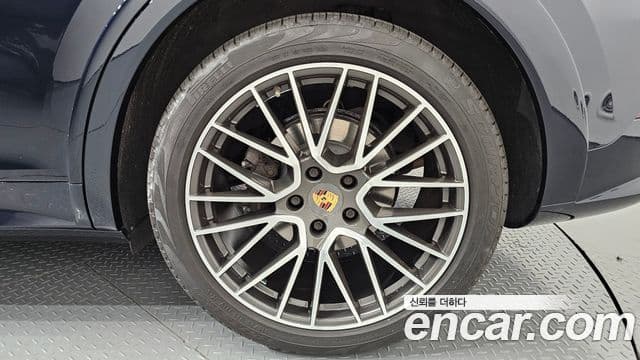 Porsche Cayenne 2019 — Photo 10/32