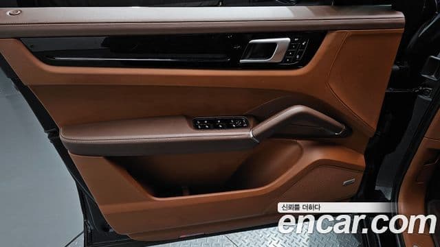 Porsche Cayenne 2019 — Photo 24/32