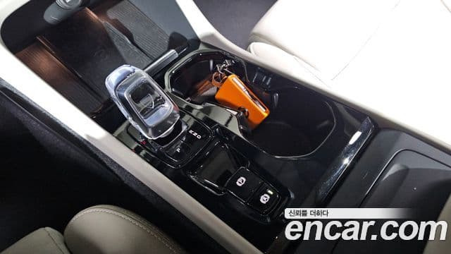 Volvo XC40 2024 — Şəkil 9/20