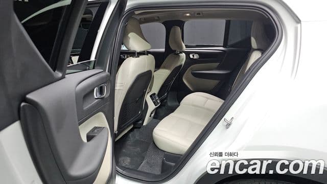 Volvo XC40 2024 — Şəkil 19/20