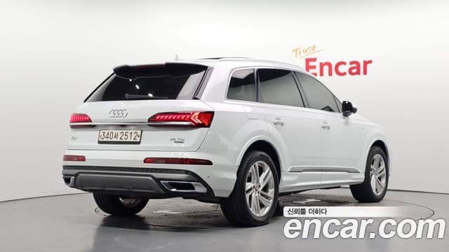 Audi Q7 2020 — ფოტო 2/20