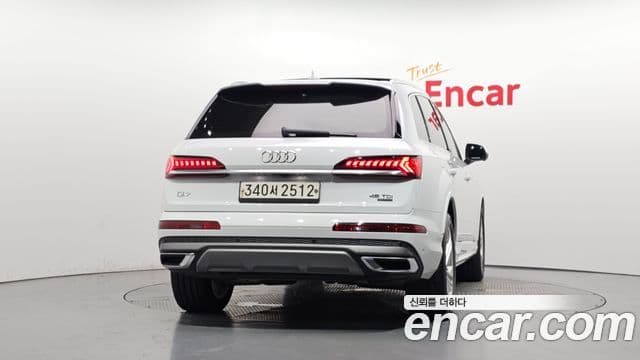 Audi Q7 2020 — ფოტო 4/20