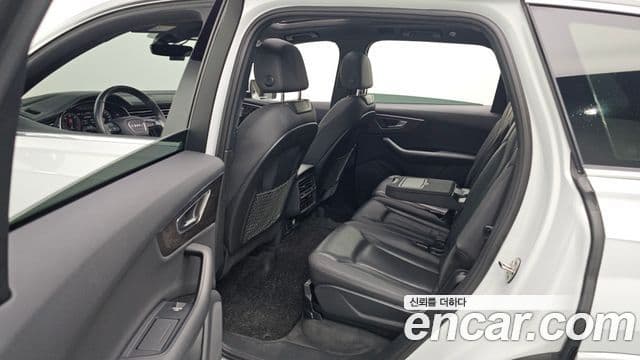 Audi Q7 2020 — ფოტო 12/20