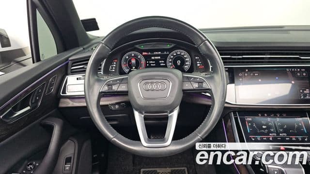 Audi Q7 2020 — ფოტო 13/20