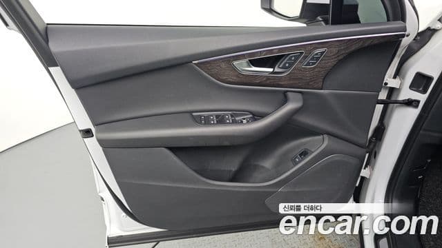 Audi Q7 2020 — Photo 15/34