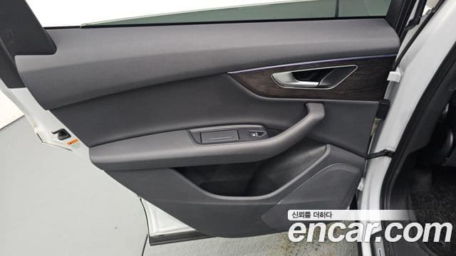 Audi Q7 2020 — Photo 3/34