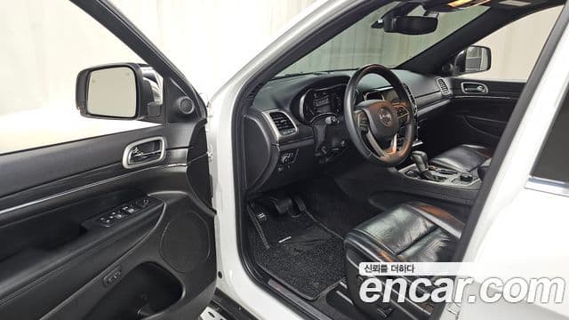 Jeep Grand Cherokee 2019 — Фото 10/20
