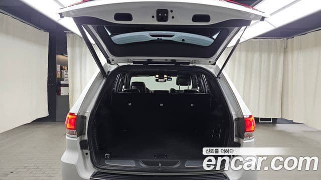 Jeep Grand Cherokee 2019 — Фото 20/20