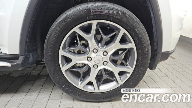 Jeep Grand Cherokee 2019 — Photo 27/31
