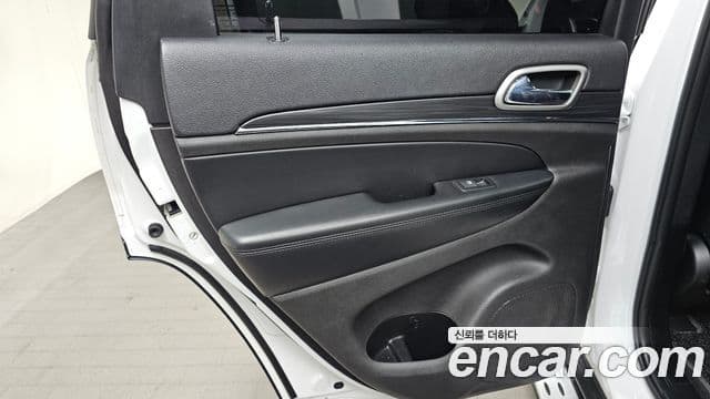 Jeep Grand Cherokee 2019 — Photo 20/31
