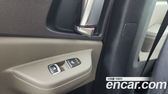 Kia Carnival 2024 — ფოტო 19/20