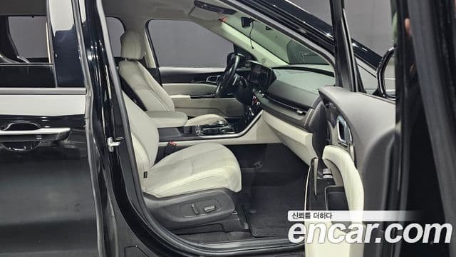 Kia Carnival 2021 — фото 11 из 20