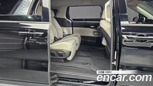 Kia Carnival 2021 — фото 12 из 20