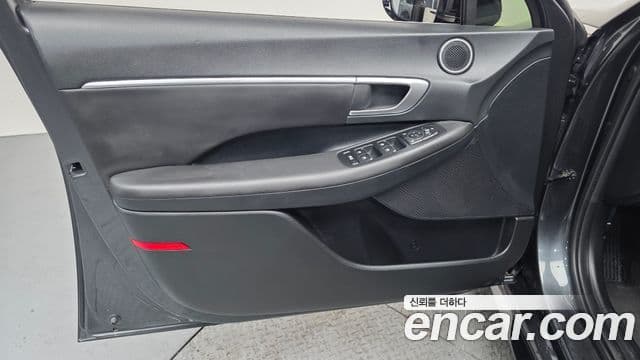 Hyundai Sonata Hybrid 2022 — ფოტო 28/32
