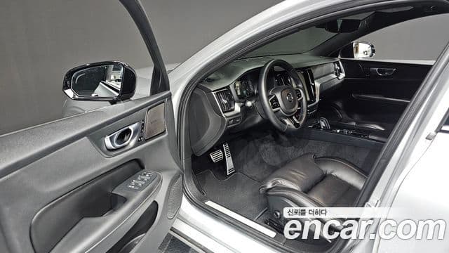 Volvo S60 2022 — Şəkil 10/20