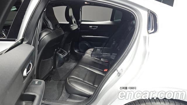 Volvo S60 2022 — Şəkil 12/20