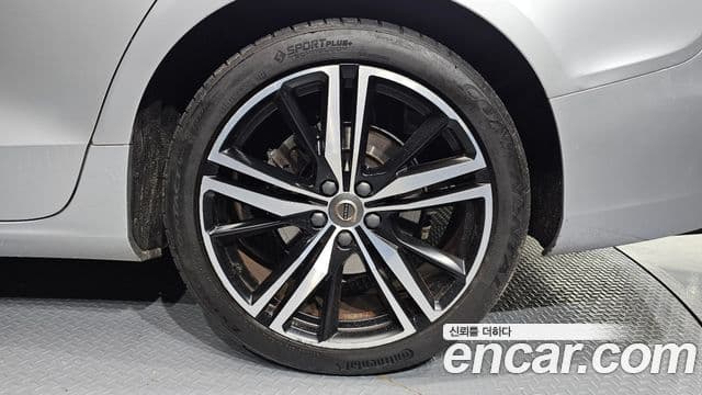 Volvo S60 2022 — Şəkil 18/32